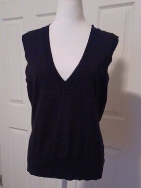 <> Banana Repablic Black Sleeveless V-Neck Knit Top